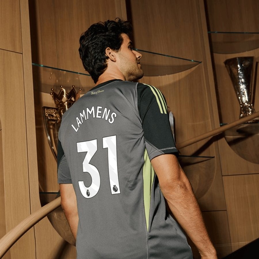 拉门斯穿曼联31号球衣原因曝光,致敬前辈!经纪人长相让球迷爆笑